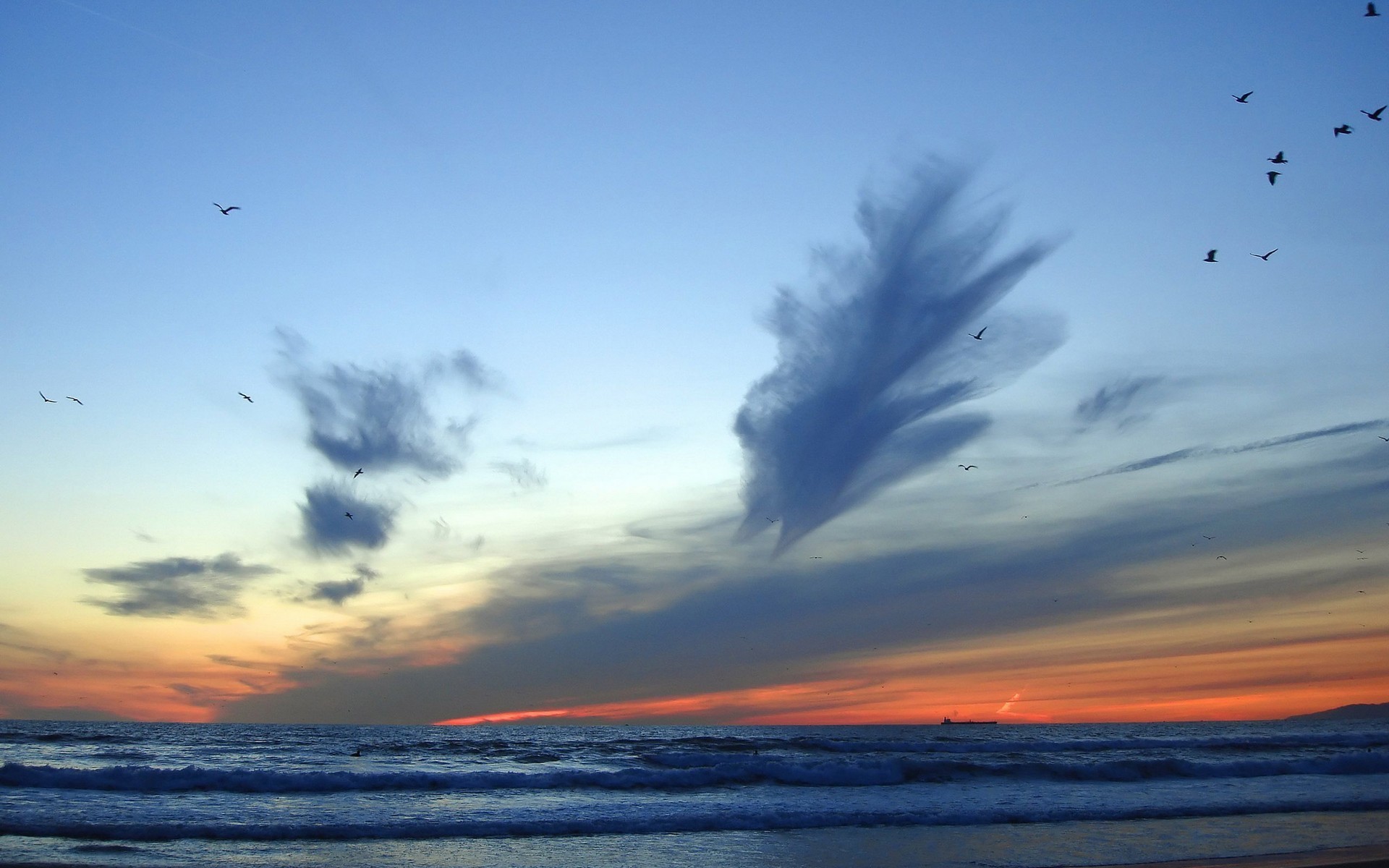 mer vagues horizon ciel nuages