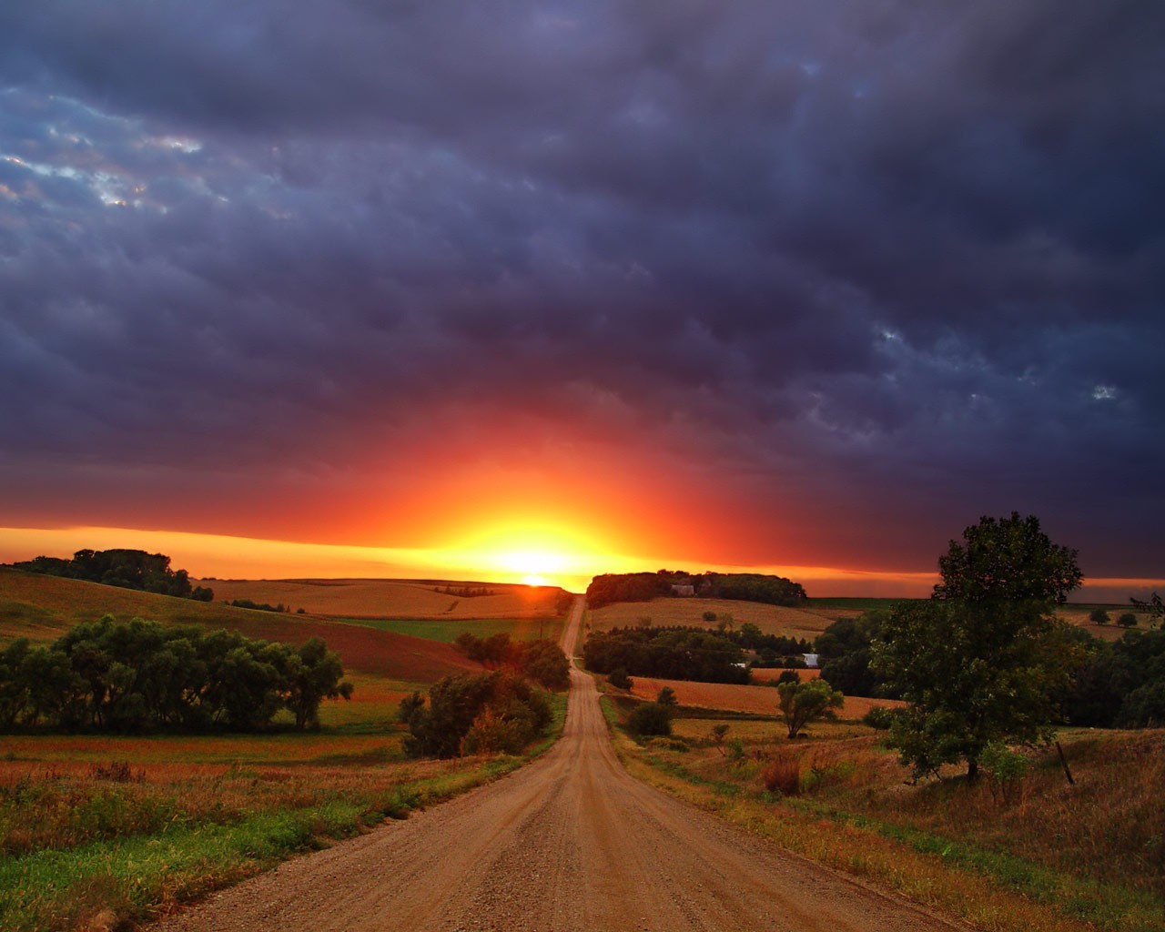 strada tramonto nuvole