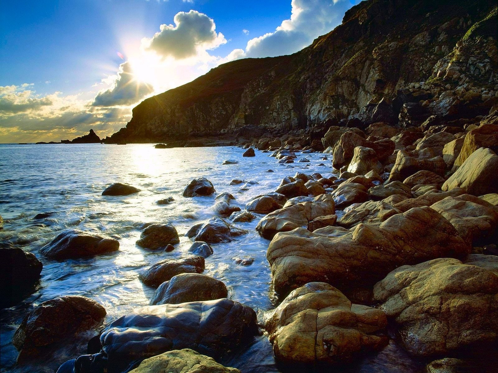 tones beach sun