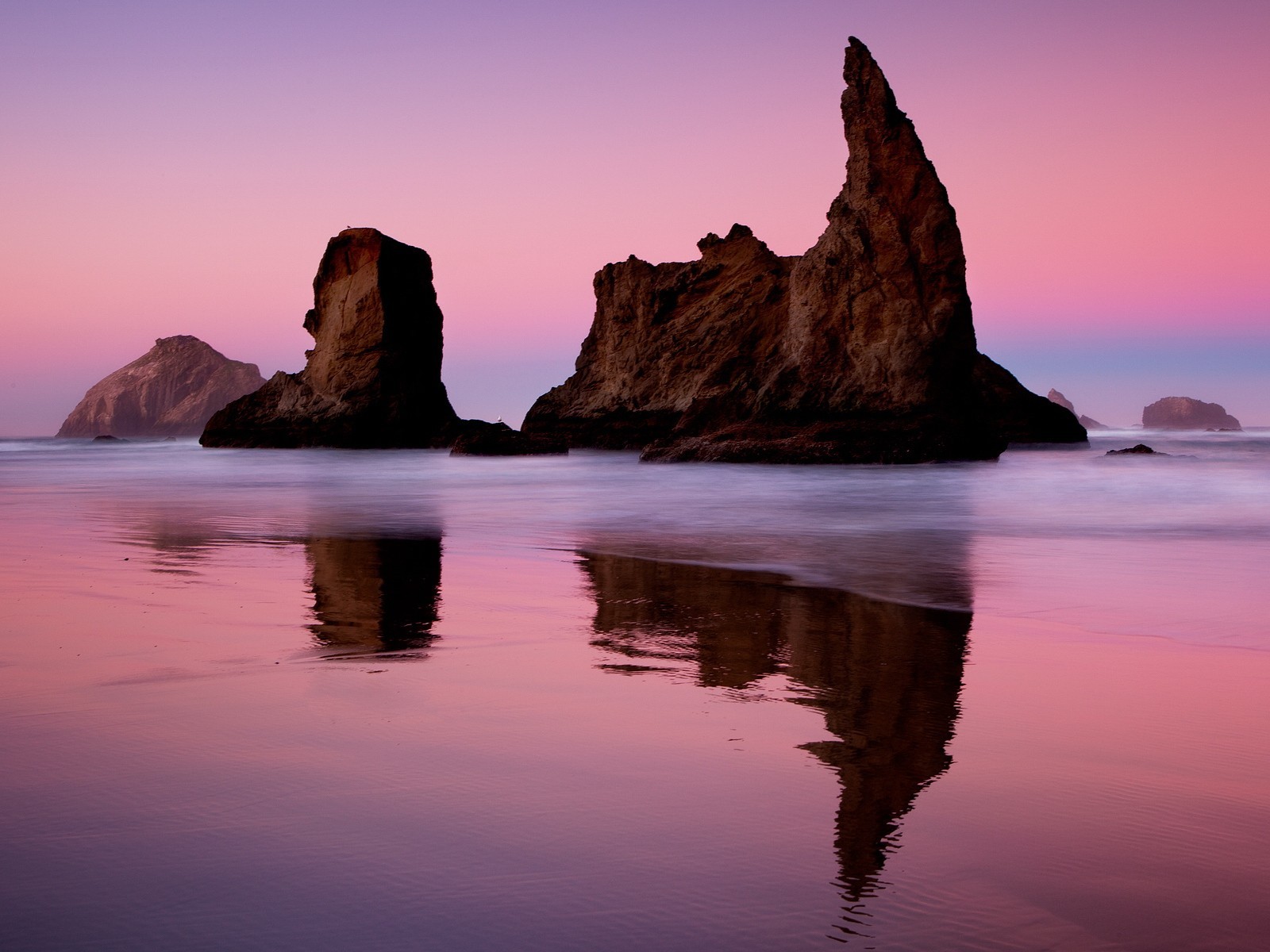 reflexión rocas orilla