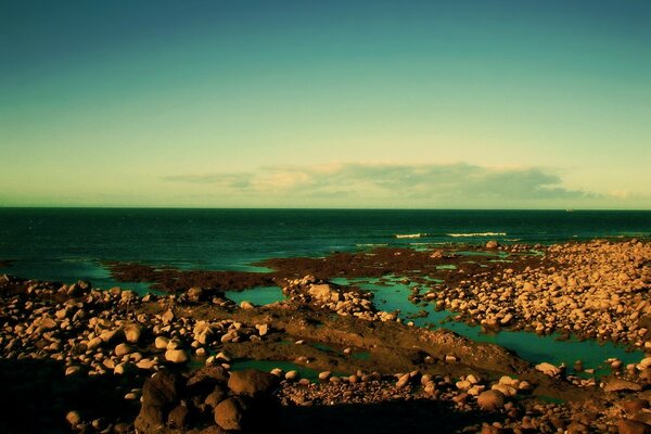 Ocean with rocks on the shore