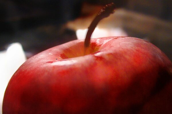 Jugosa manzana roja madura