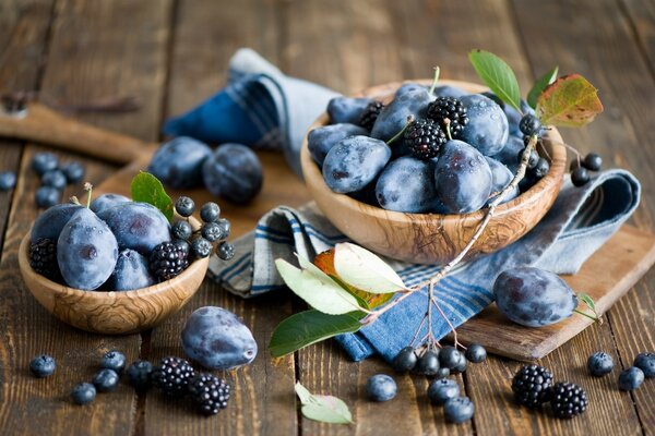 Bayas y frutas frescas y deliciosas