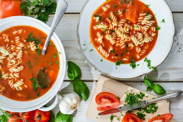 Soupe de tomates aux pâtes