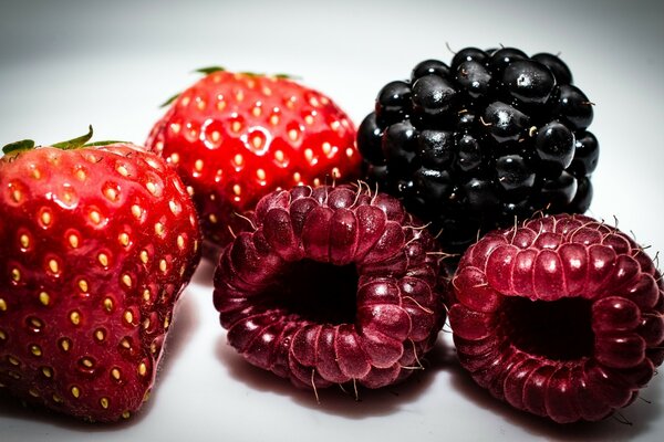 Framboises, mûres, fraises... Humeur juteuse de l été