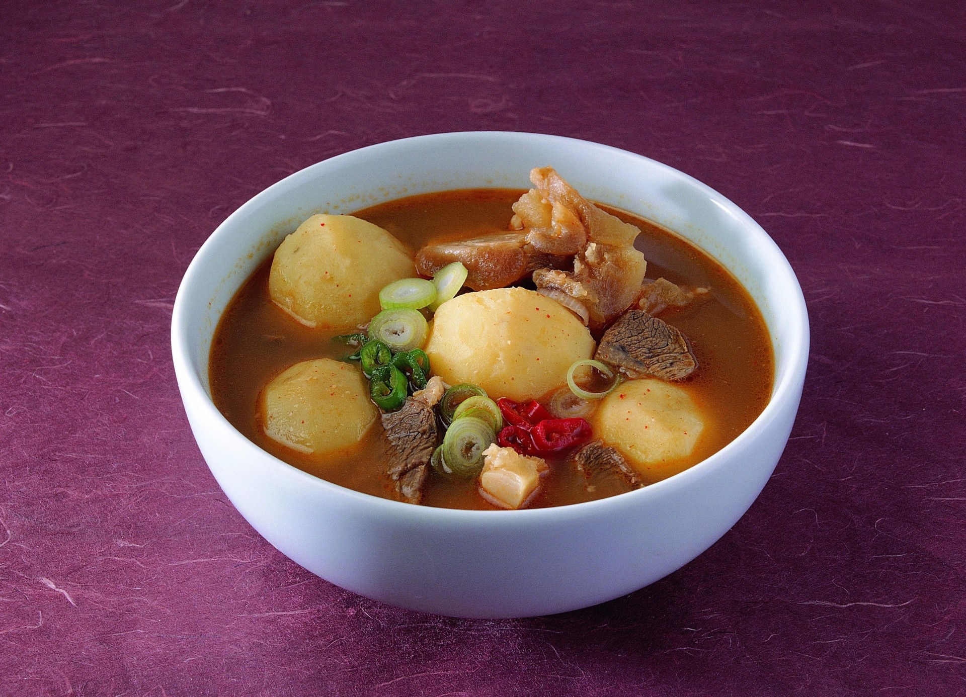 potatoes dish torment beef sauce soup meat