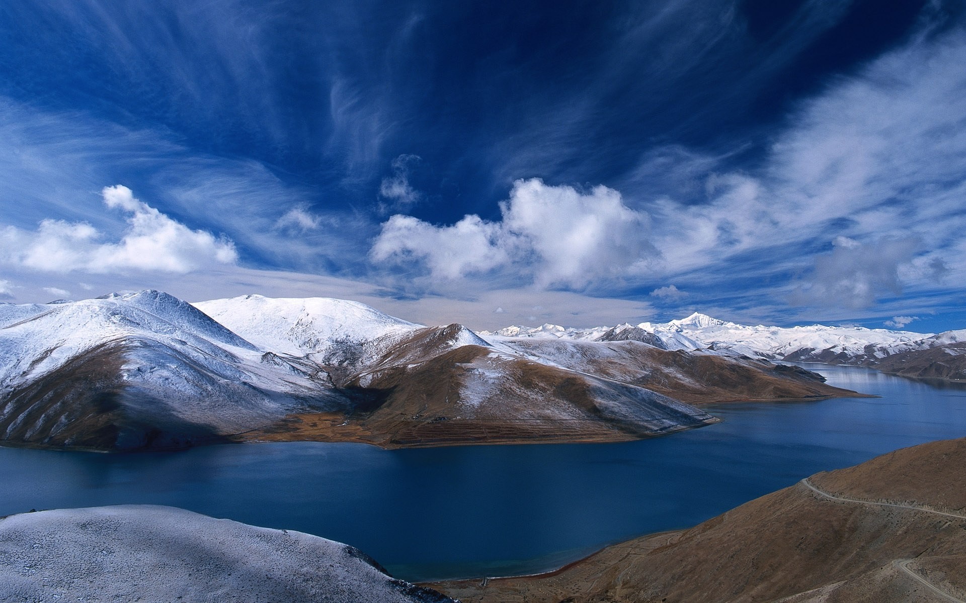 colinas montañas río nieve