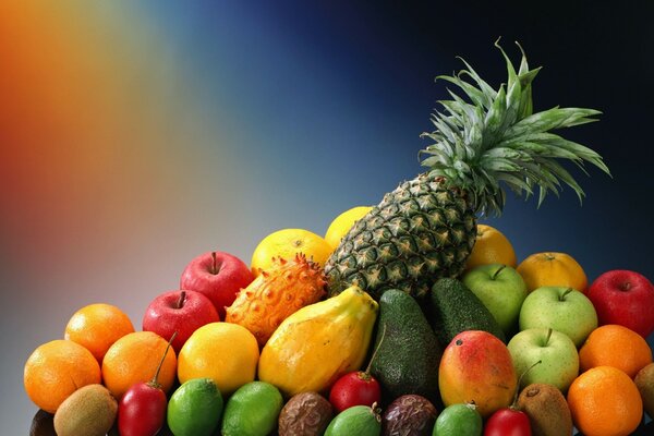 Muchas frutas diferentes, saludables y dulces