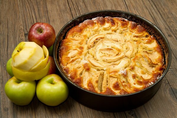 Gâteau sucré facile avec des pommes