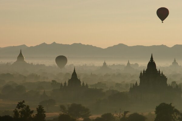 A balloon on the fog