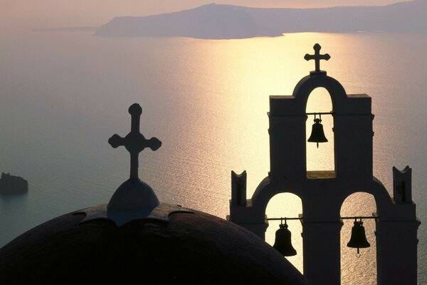 Silhouette d un clocher en Grèce sur une île