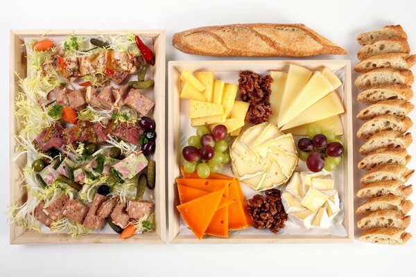 Apéritif au vin avec fromage et baguette