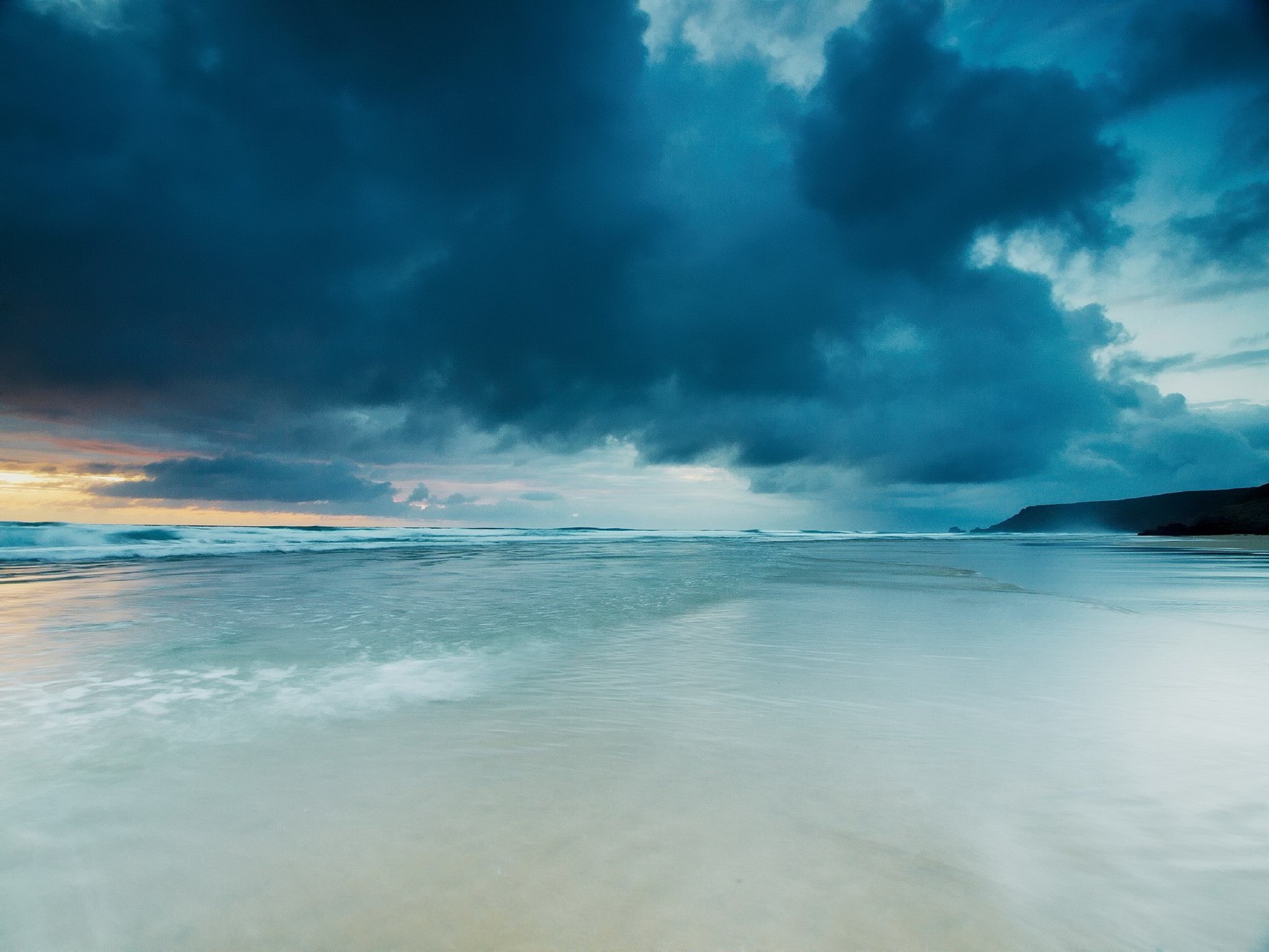 côte mer vagues nuages