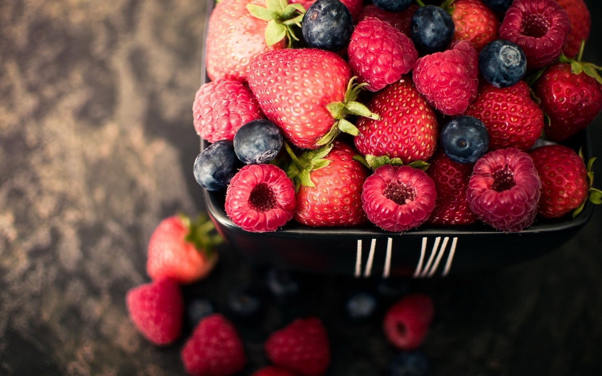 blueberries berries strawberry raspberry