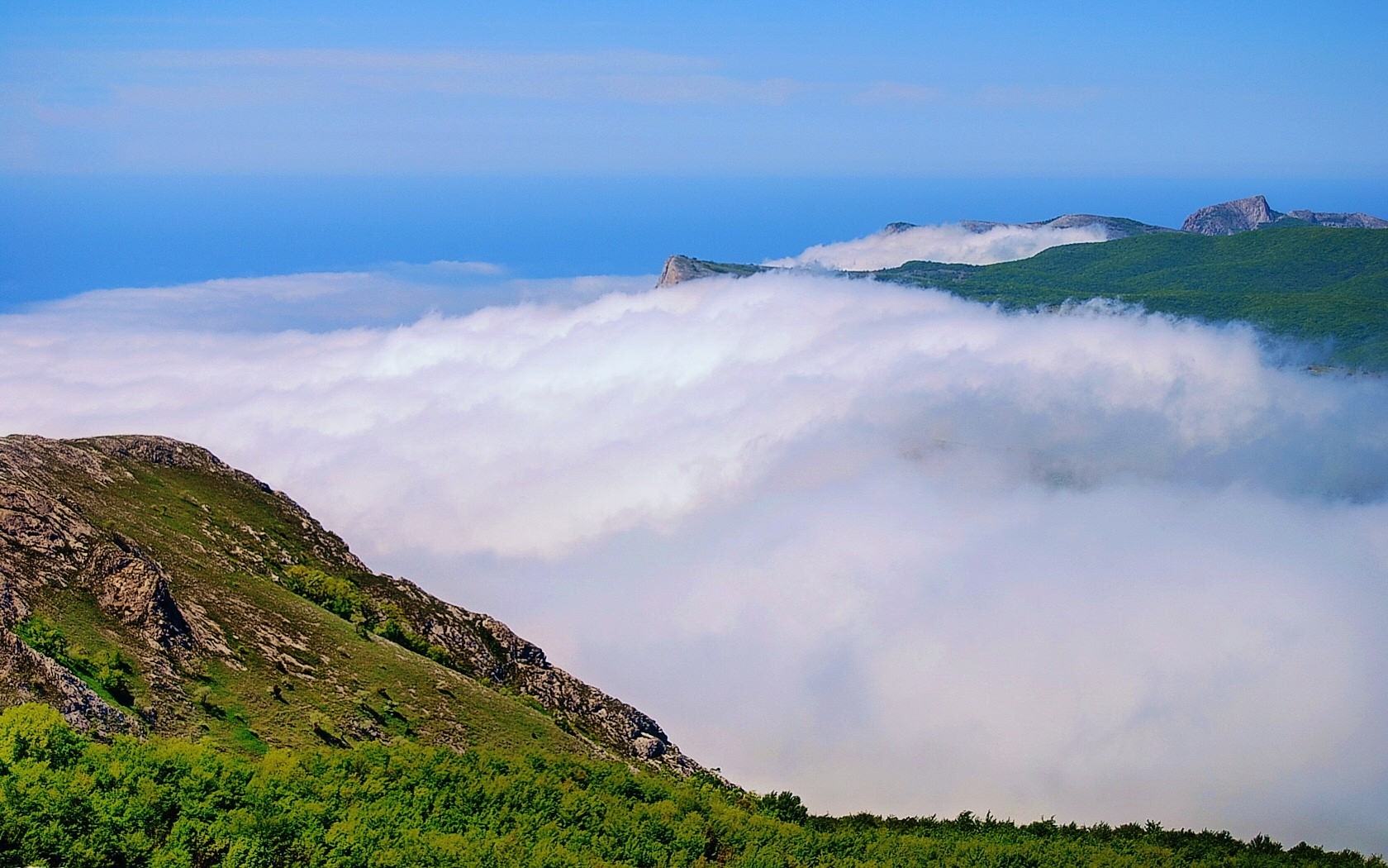 nuages brouillard montagnes