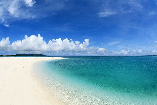 Sable blanc et mer turquoise