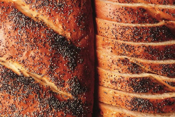 Delizioso pane al forno con semi di papavero