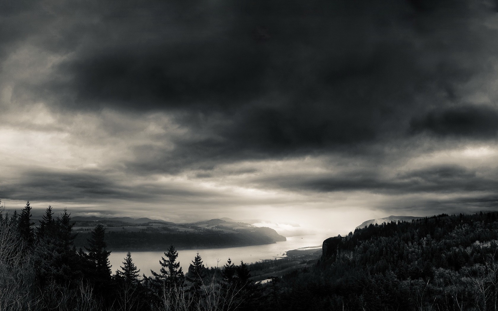 blanco y negro río nubes cielo