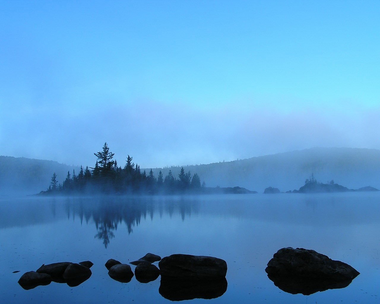 steine nebel wasser bäume blau