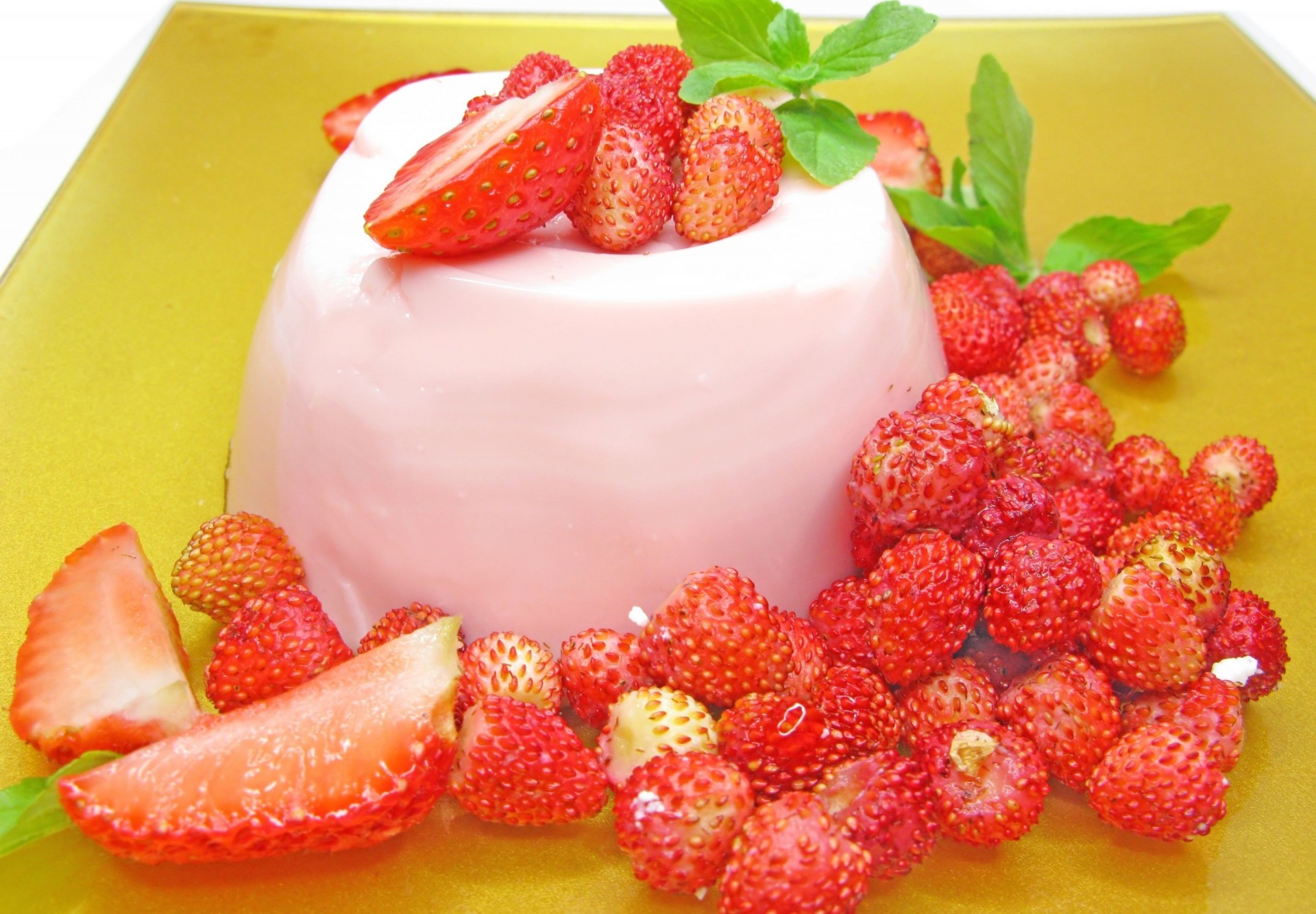 cibo bacche fragole dolce dessert