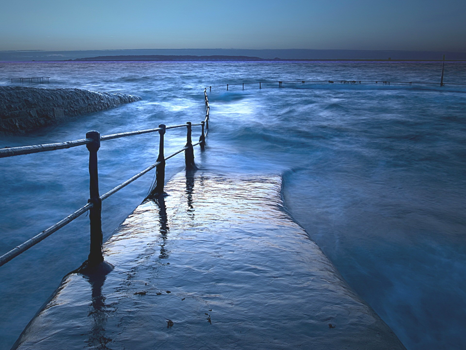 acqua ringhiera blu