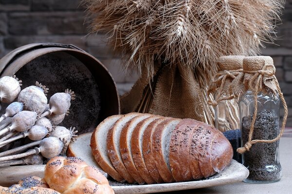 Delicious buns and sliced bread