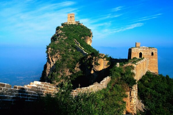 The Hour of the Great Wall of China in the greenery