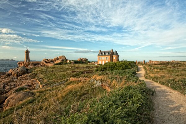 The path to the house of the Middle Ages, the lighthouse