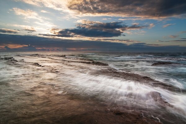 Onde bianche e nuvole soffici