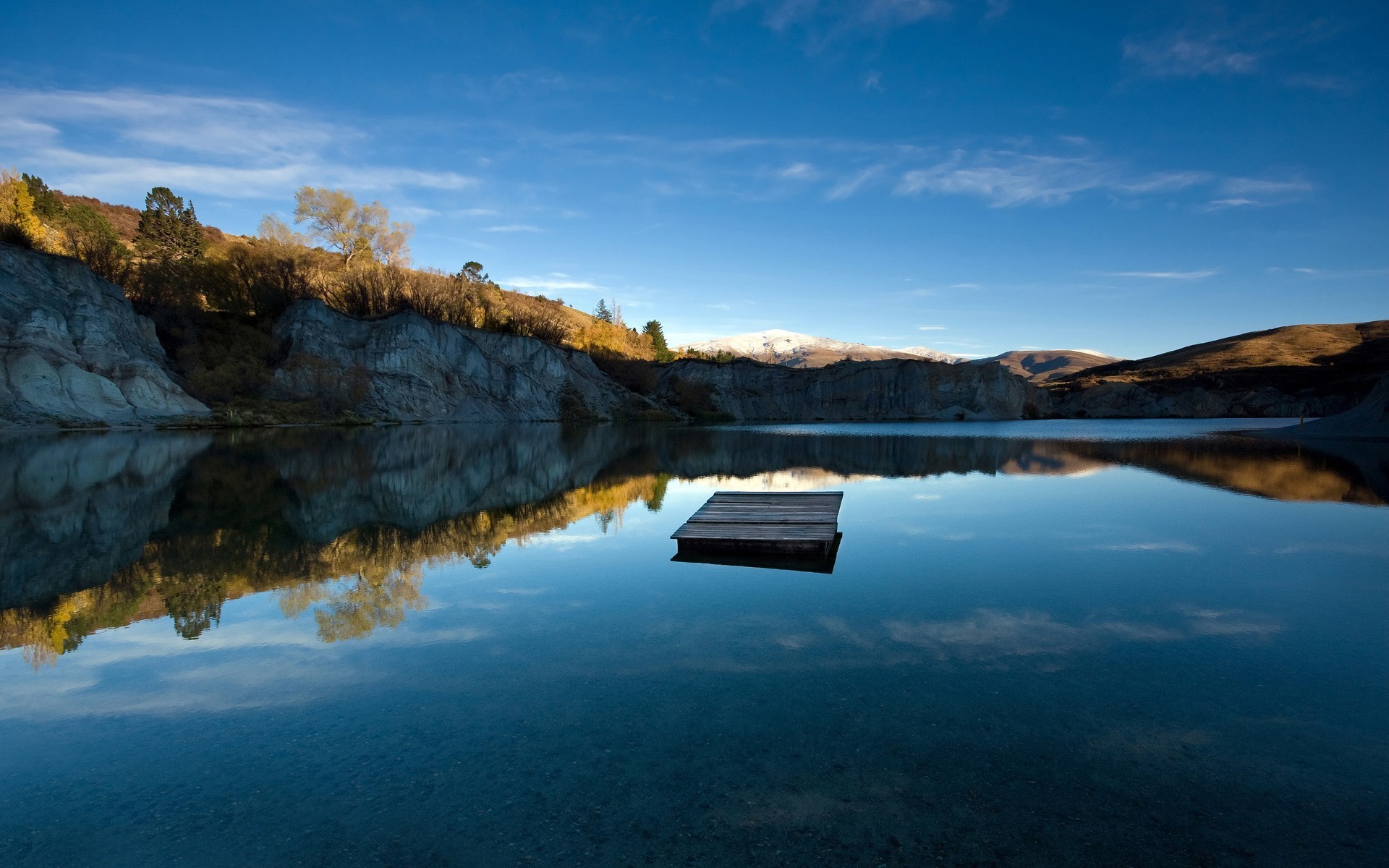 blauer see pier neuseeland see kristallklare reinheit himmel wellen auf dem wasser