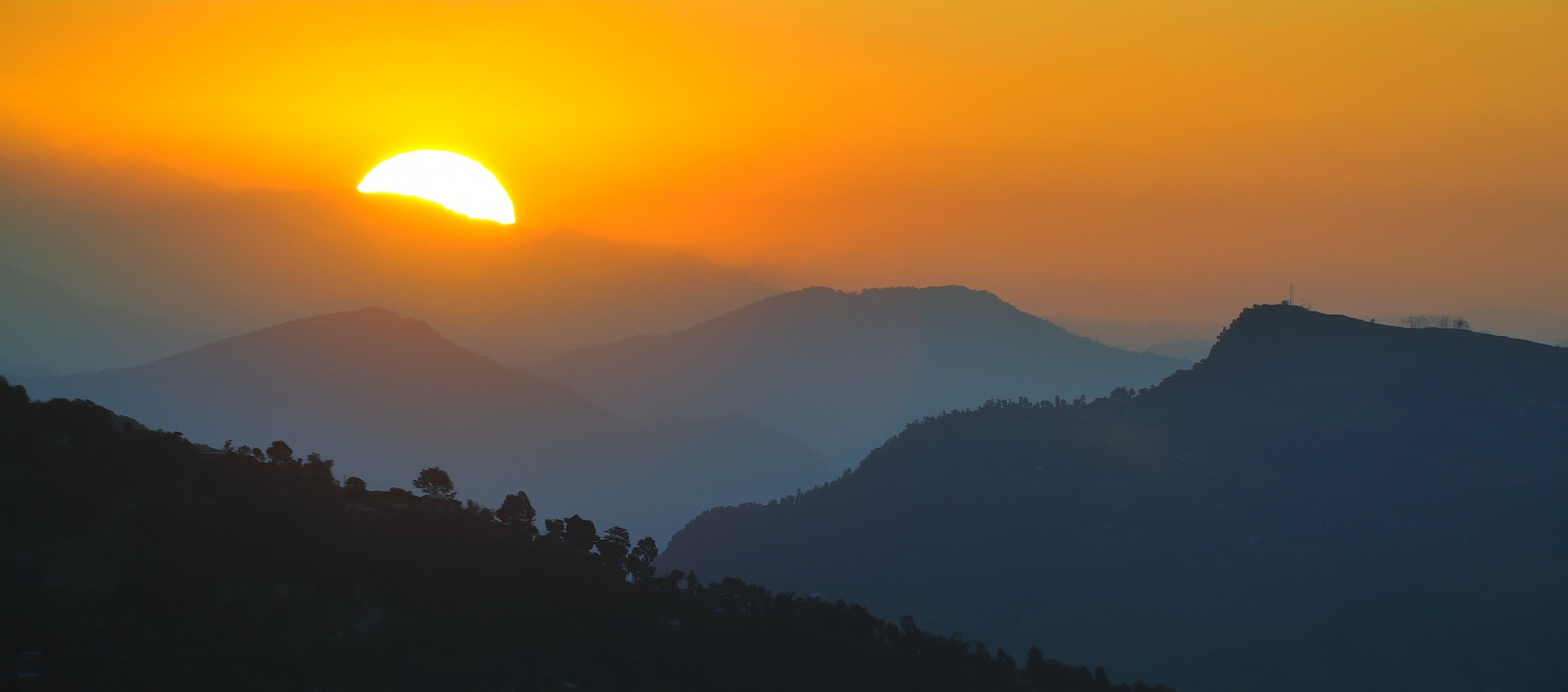 soleil montagnes matin