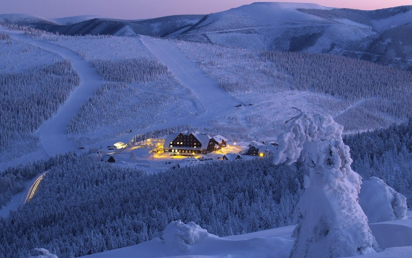 śnieg hotel stok