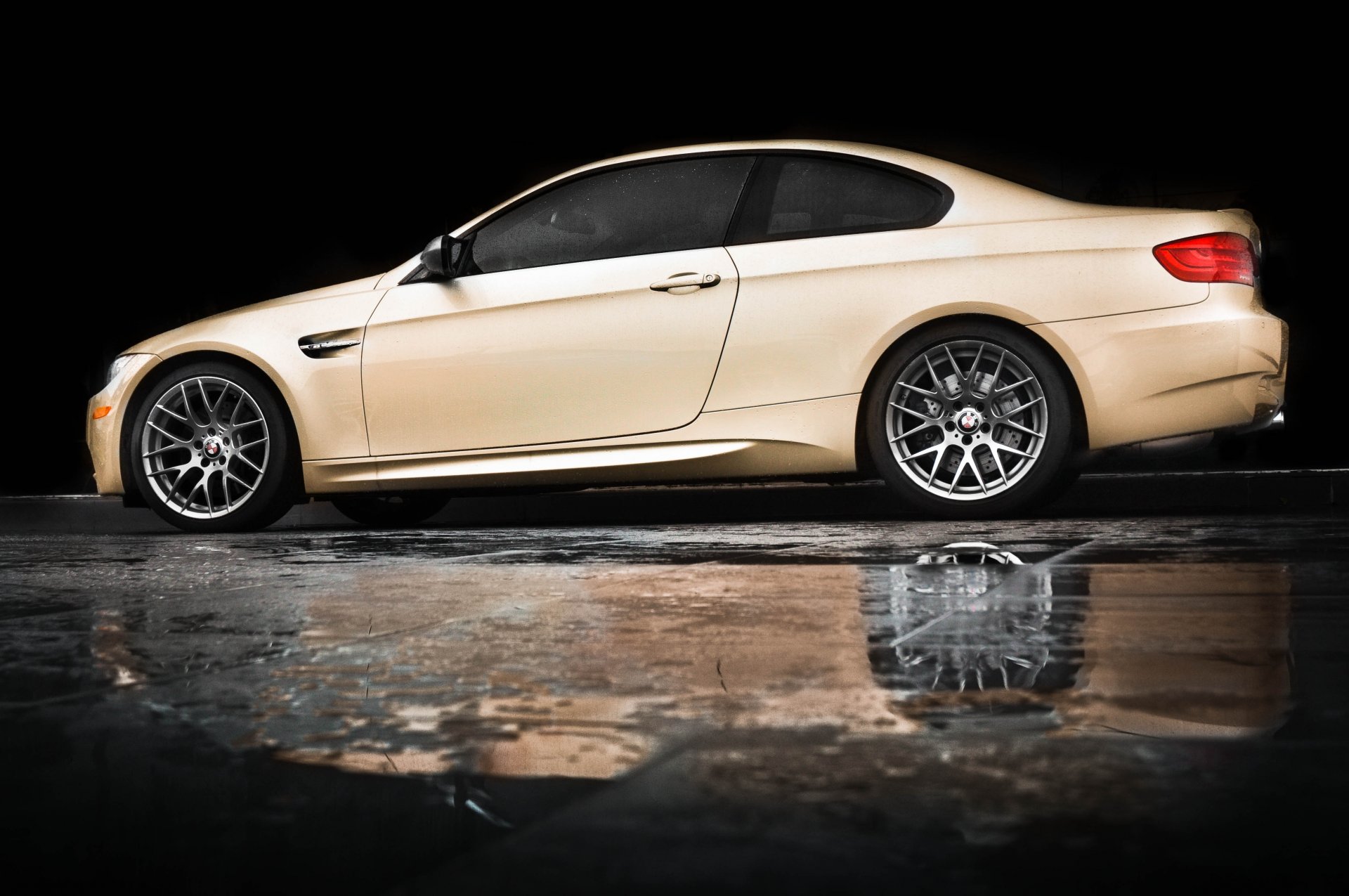 bmw m3 e92 beige bmw profil pluie flaque d eau réflexion