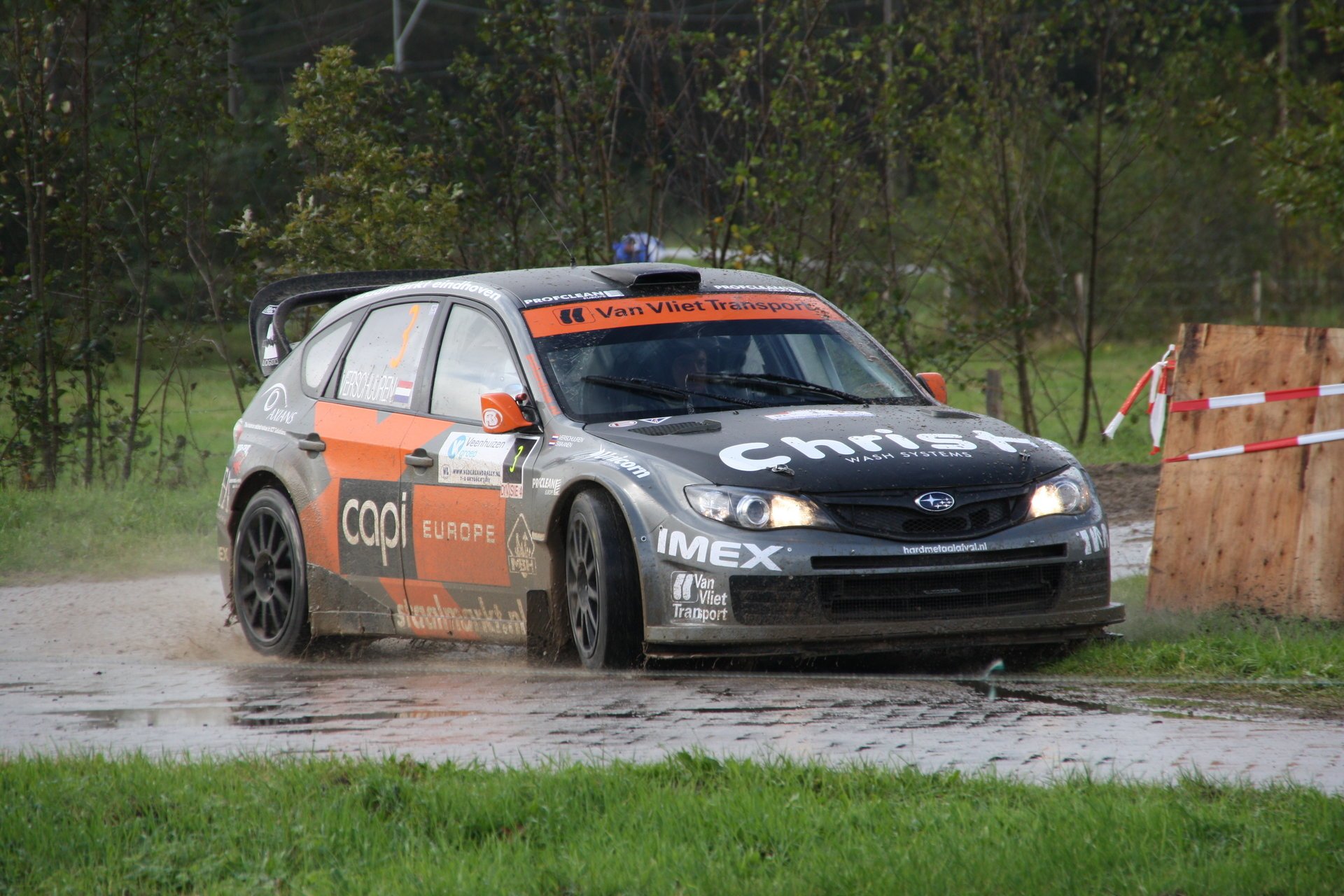 ubaru wrx pluie sti boue rallye impreza