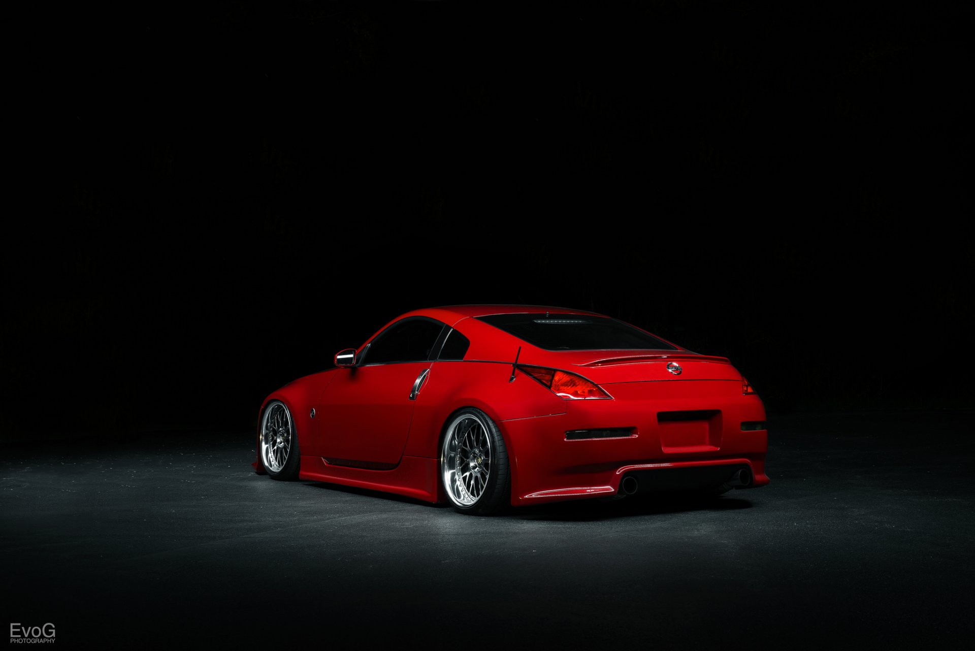 nissan 350z red rear