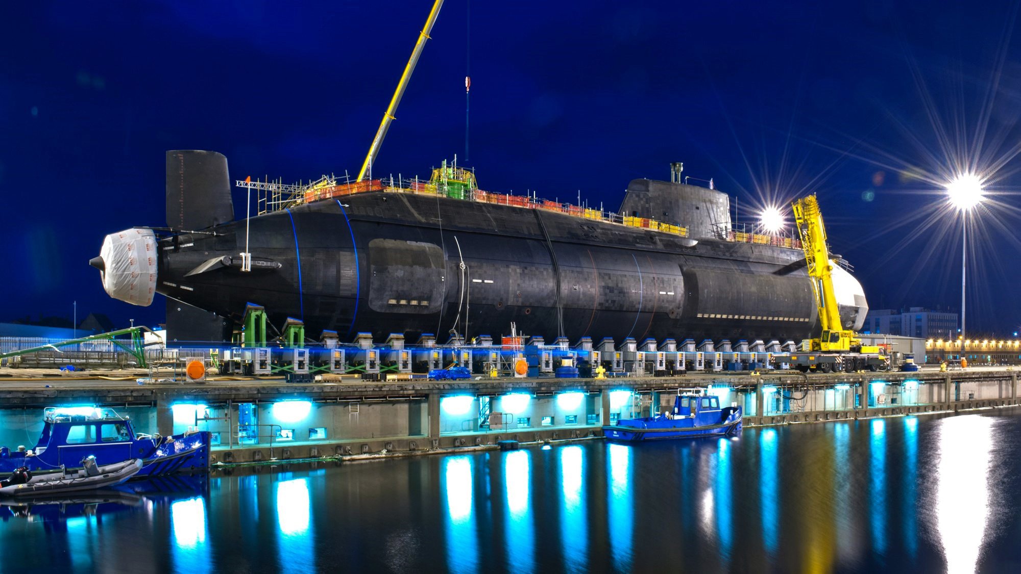 hms artful s121 nuclear submarino barco muelle muelle