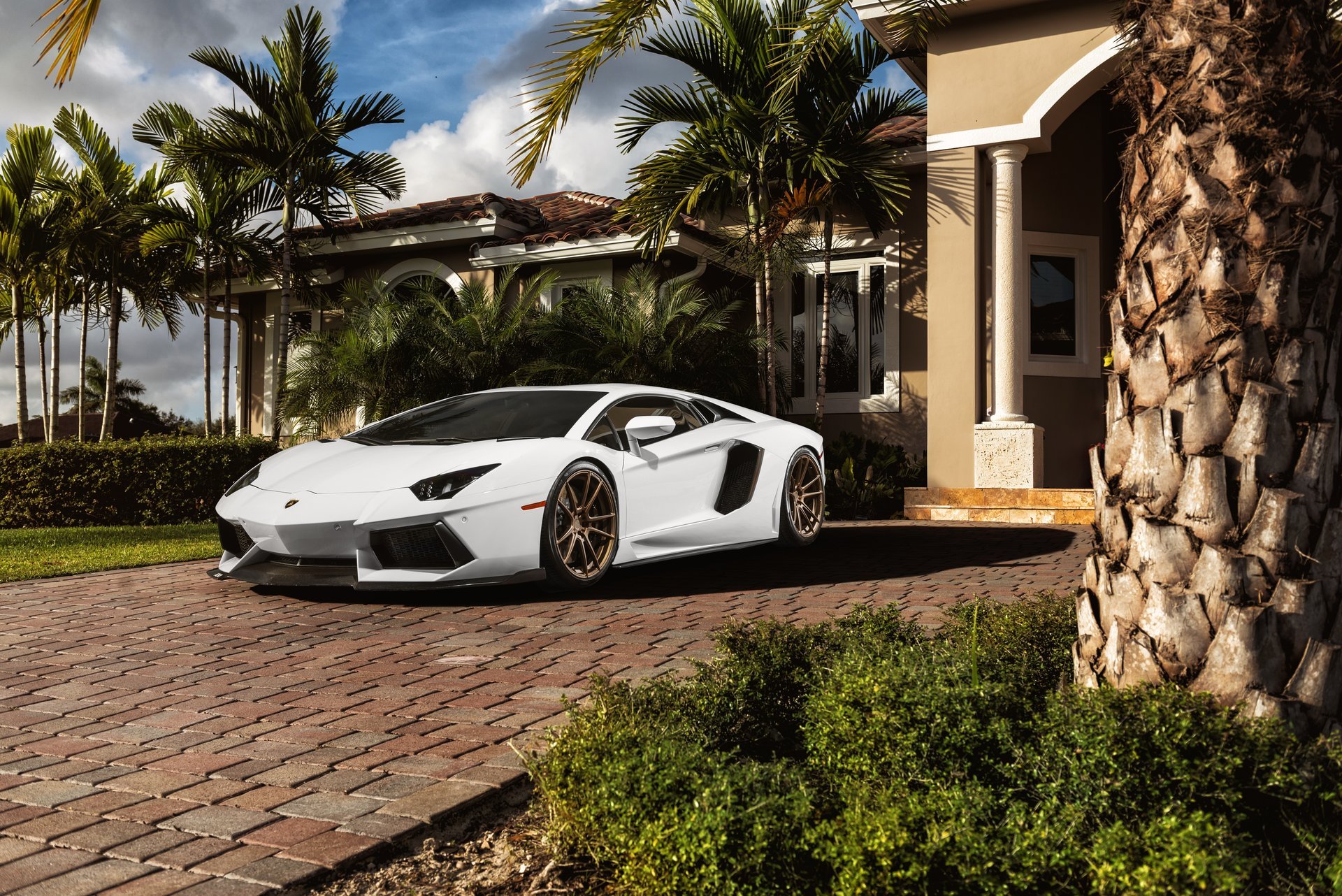 lamborghini aventador lp700-4 bianco anteriore lamborghini lamborghini aventador di fronte palazzo di palma