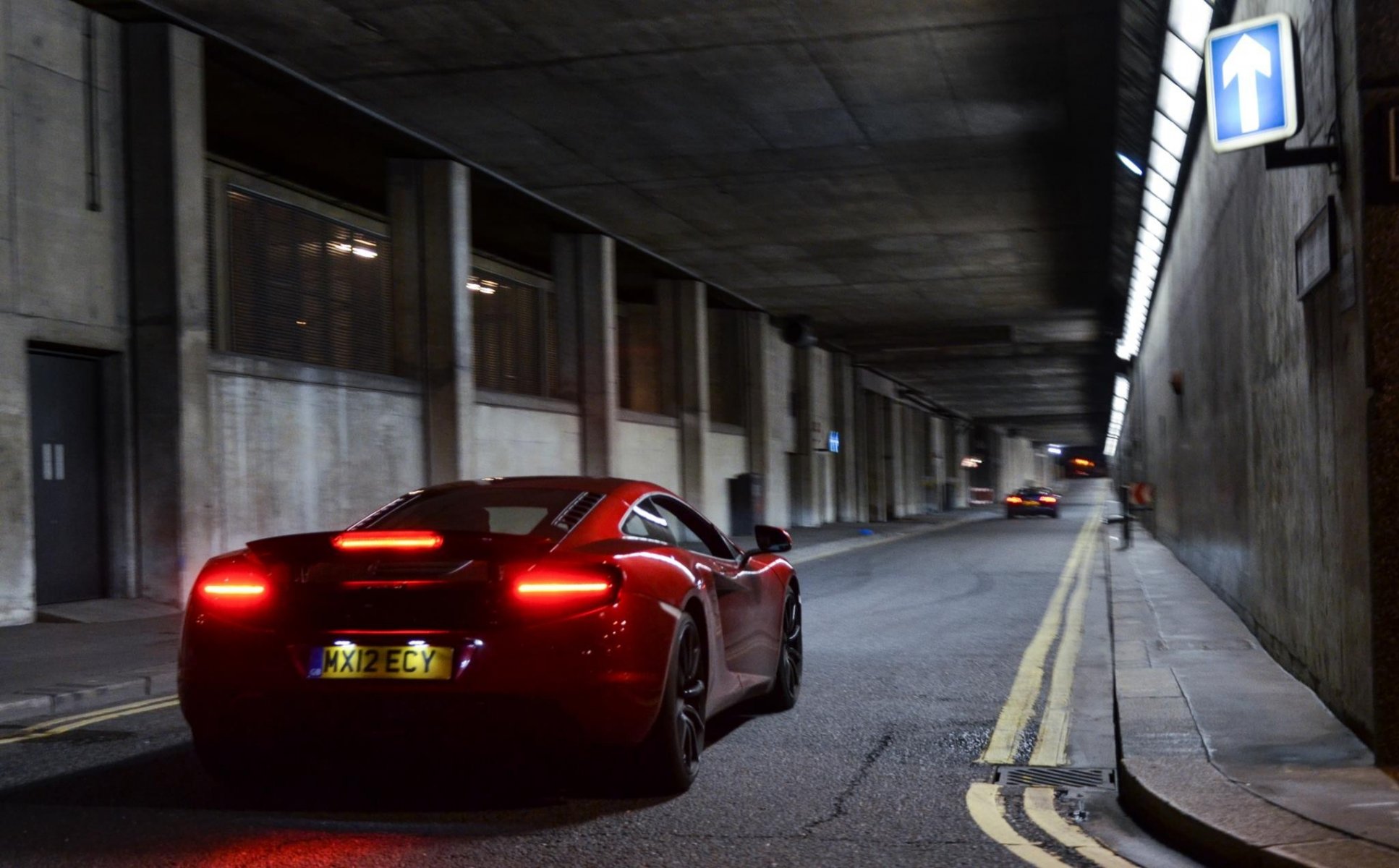 mclaren mp4-12c can-am coche auto carretera rojo luces