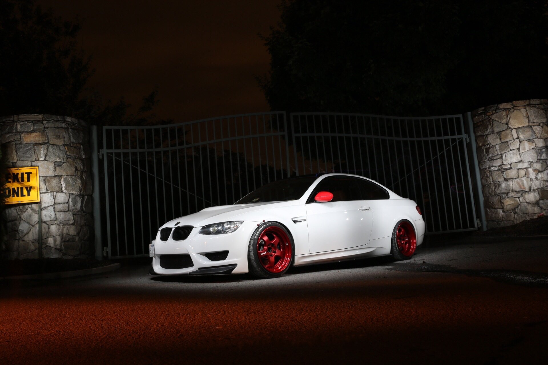 bmw m3 e92 blanc bmw crépuscule porte clôture