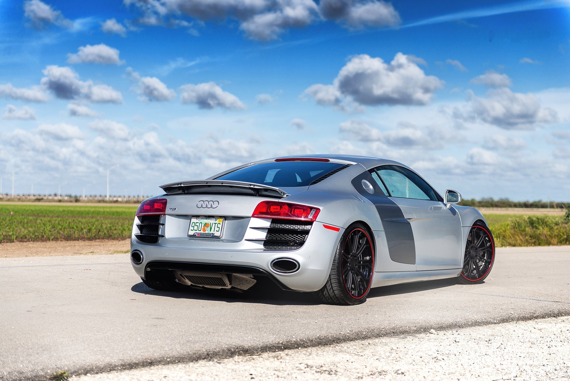 audi r8 argent audi r8 argent arrière route ciel nuages