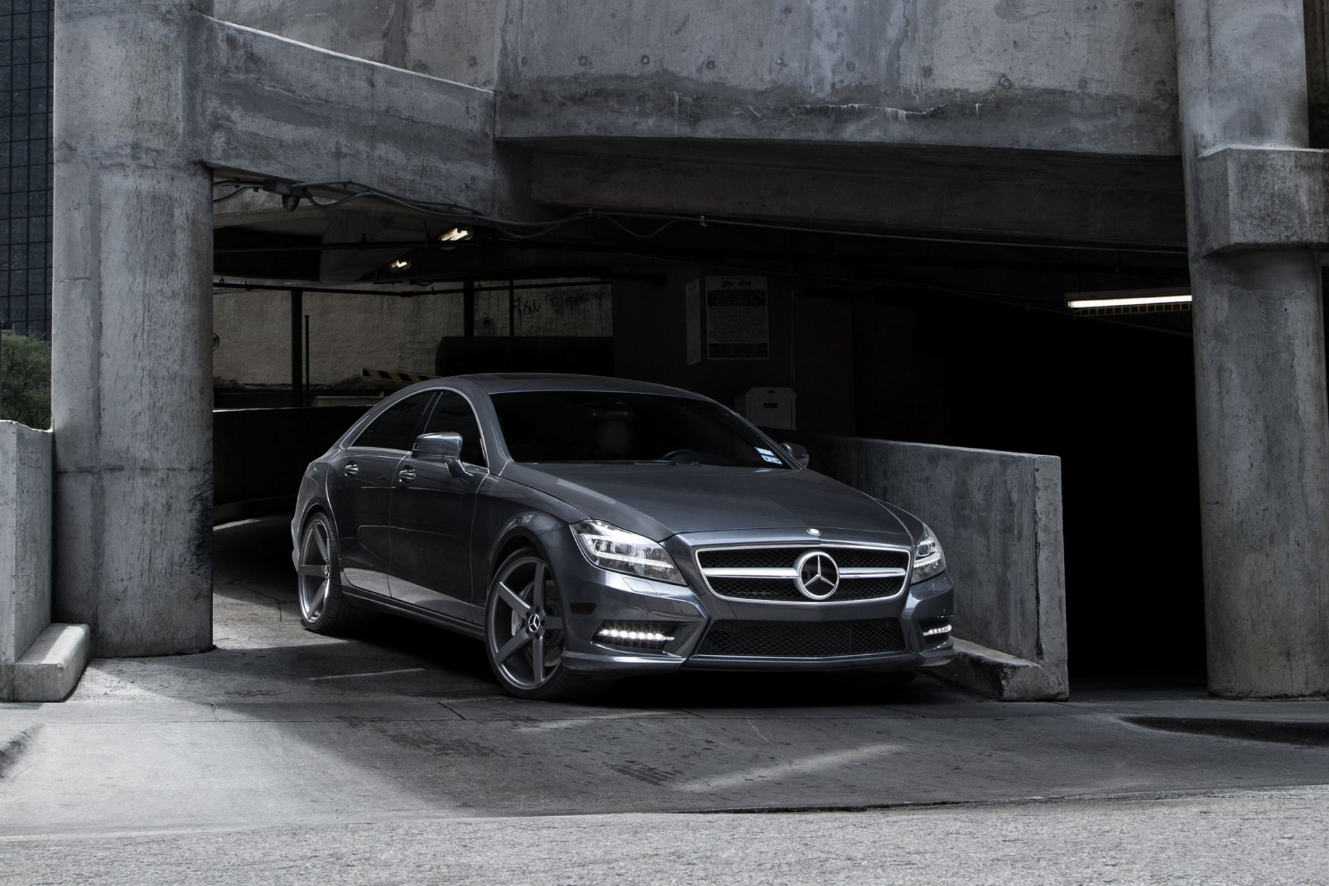 mercedes-benz cls autos auto tuning parken check-out