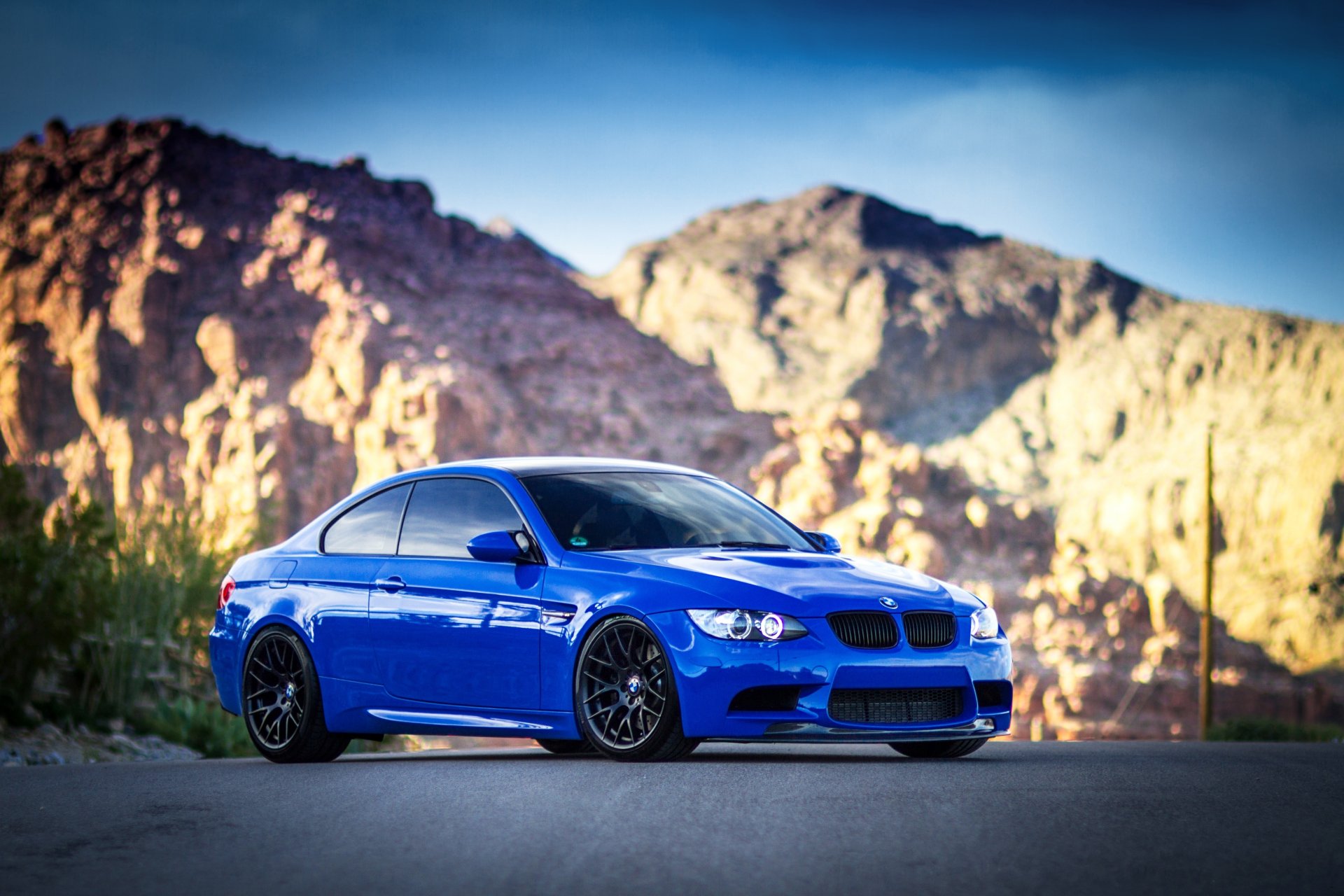 bmw m3 e92 bleu bmw lumière du jour montagne