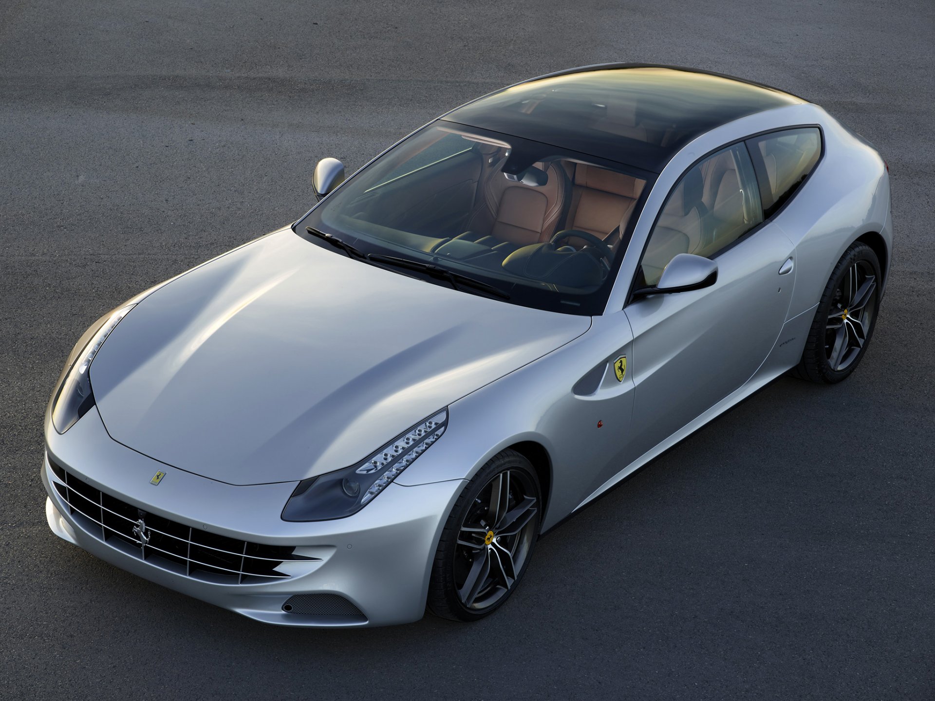 ferrari und weiter panorama silber gt supersportwagen