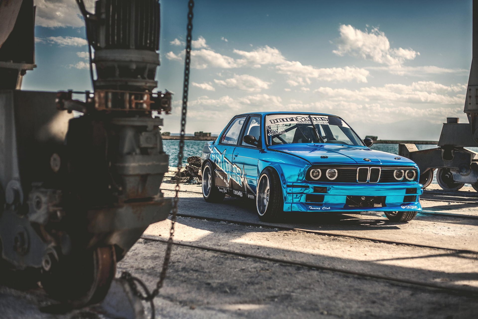 bmw e30 m3 v8 niebieski chrom przednie szyny bmw