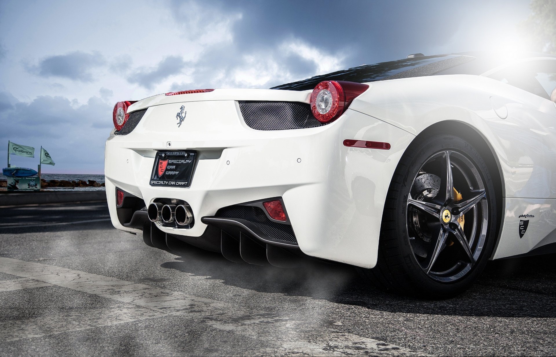 ferrari 458 italia белый феррари италия задок небо облака