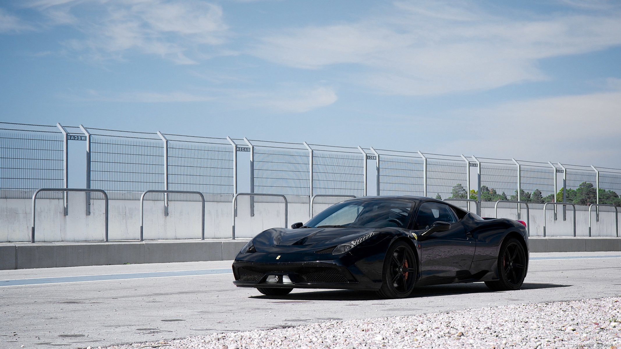 ferrari 458 speciale schwarz ferrari geländer