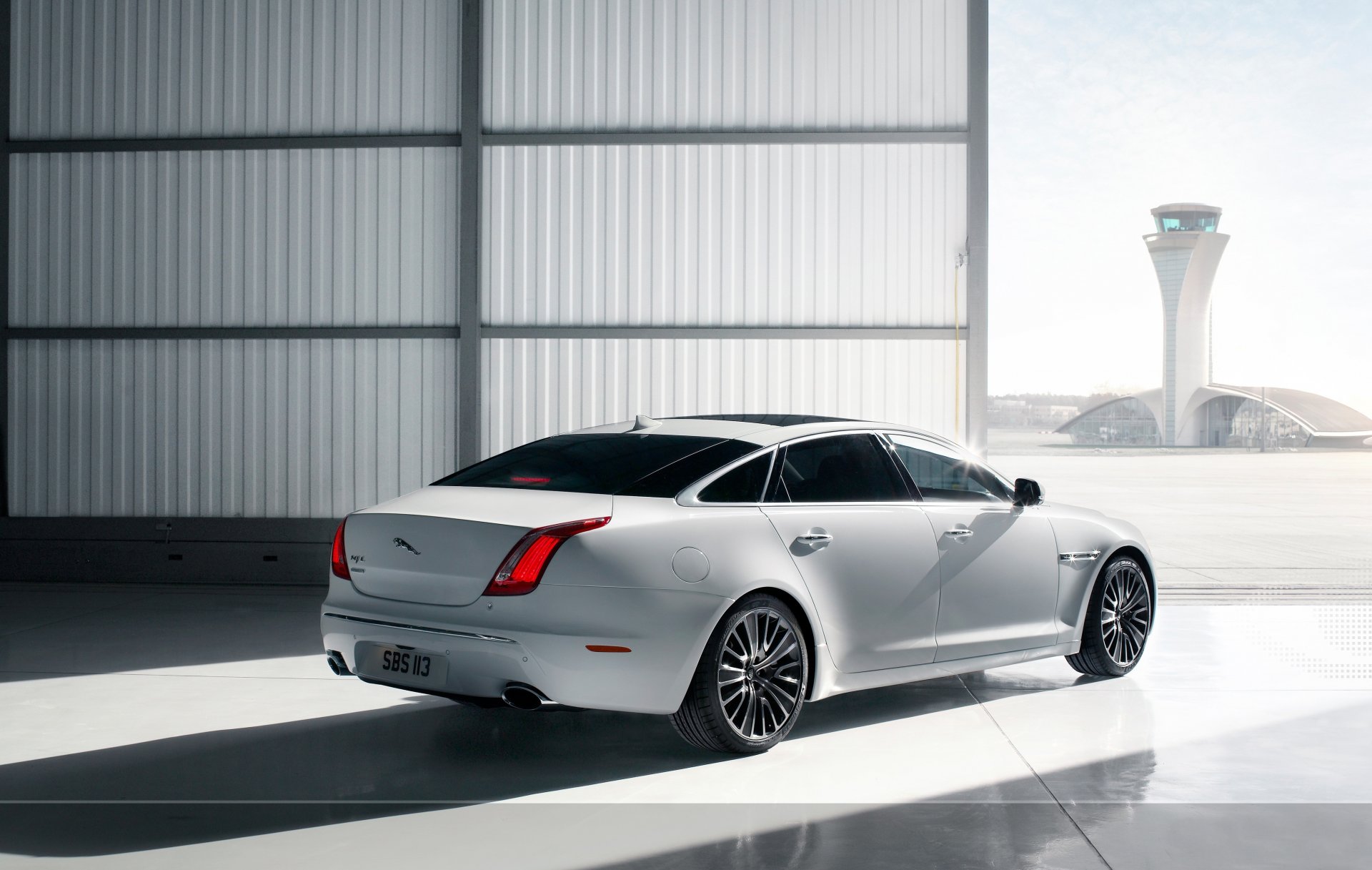 jaguar xj biały auto samochód felgi sedan