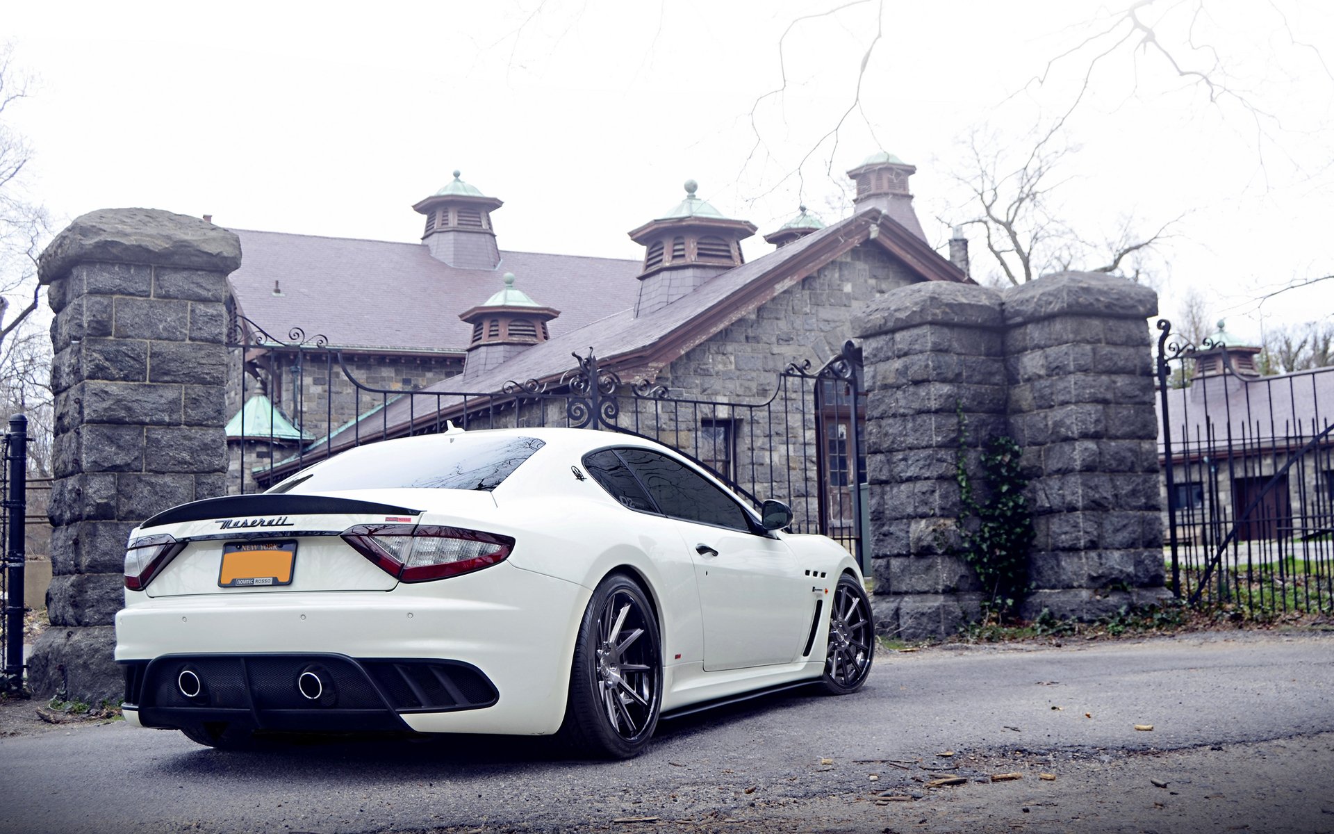 maserati granturismo tuning biały street