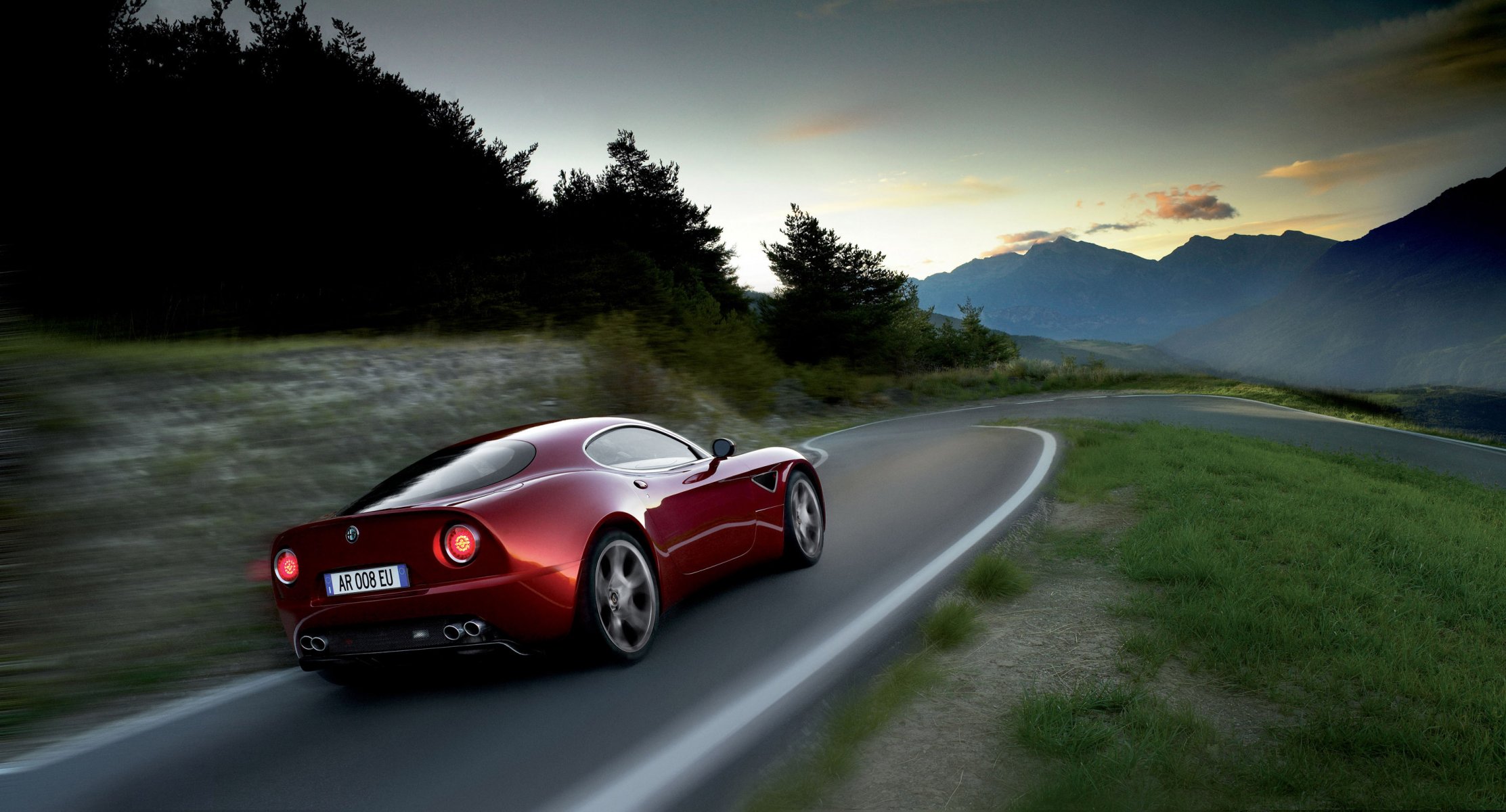 alfa romeo 8c competizione rot berge straße geschwindigkeit