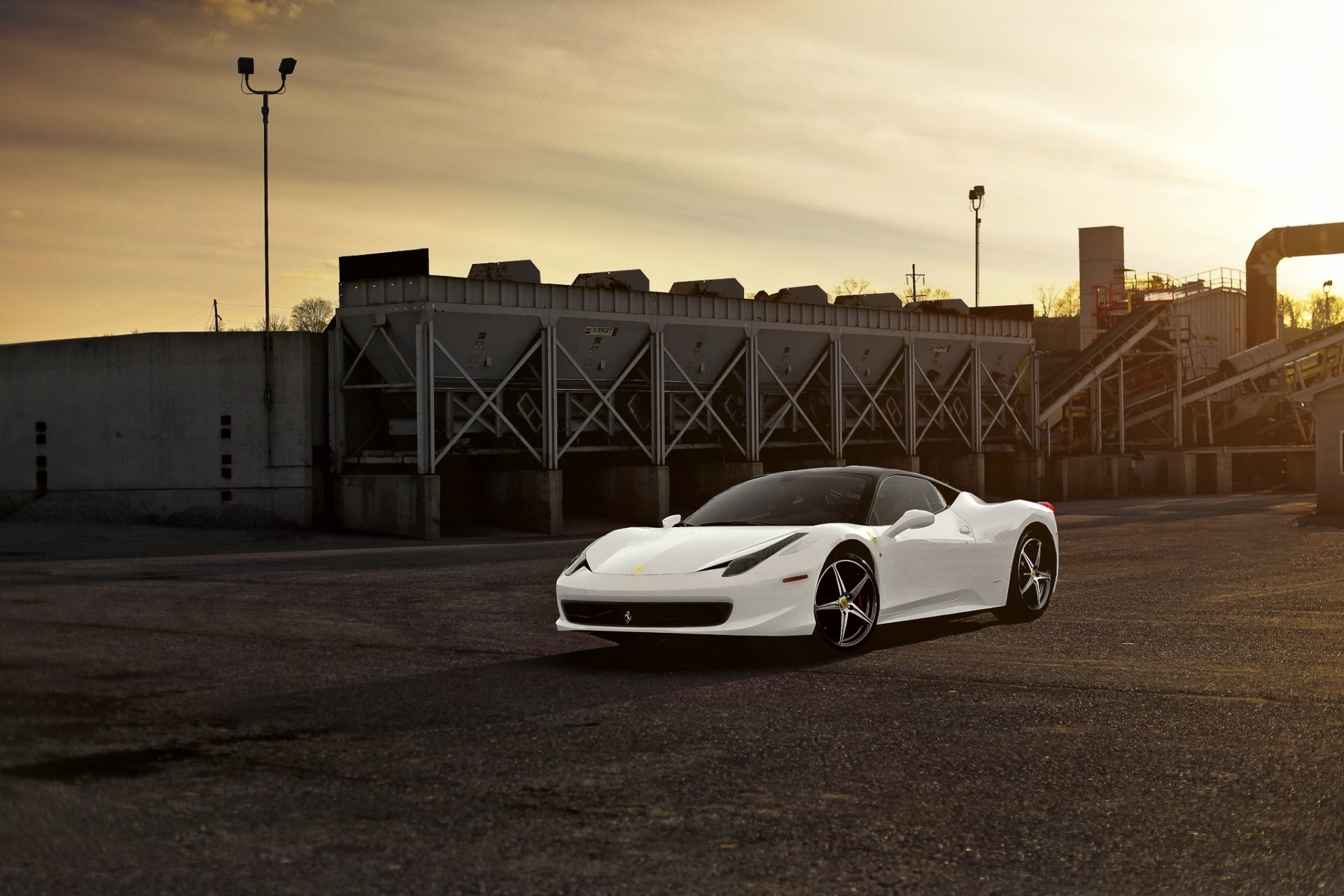 ferrari 458 italia blanc ferrari italie usine ciel nuages coucher de soleil